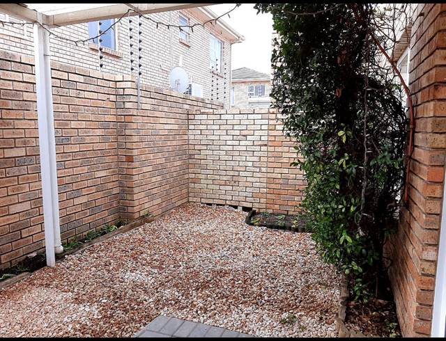 2 BEDROOM TOWNHOUSE RENTED IN SOUTH END